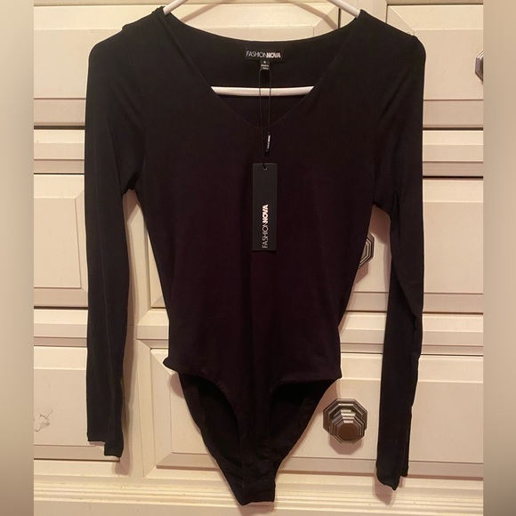 NWT!!!! Black V-Neck Bodysuit - Picture 3 of 5